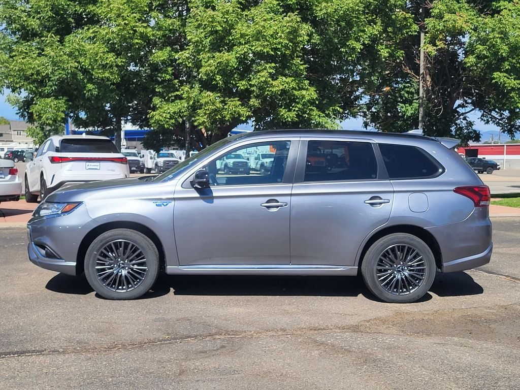 2022 Mitsubishi Outlander PHEV LE