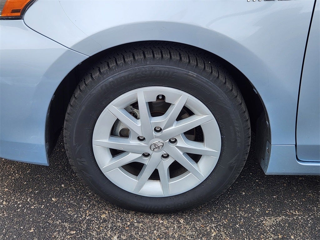 2015 Toyota Prius v Five