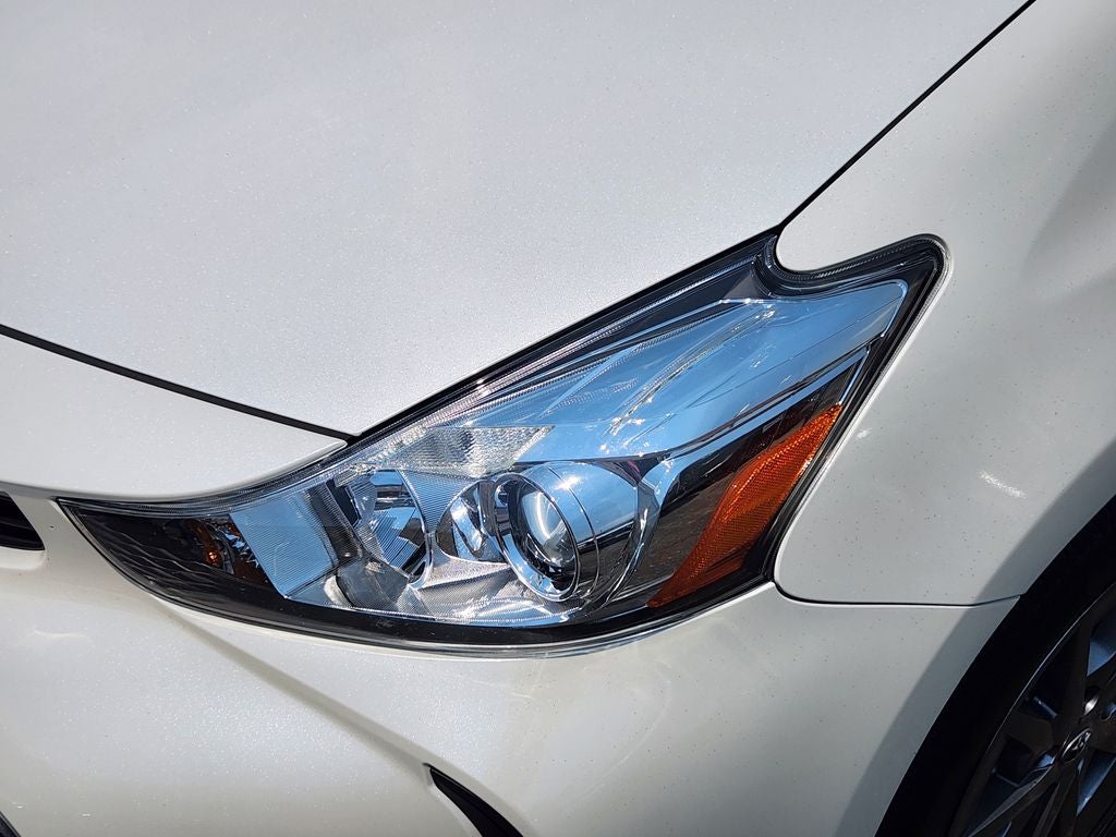 2016 Toyota Prius v Three