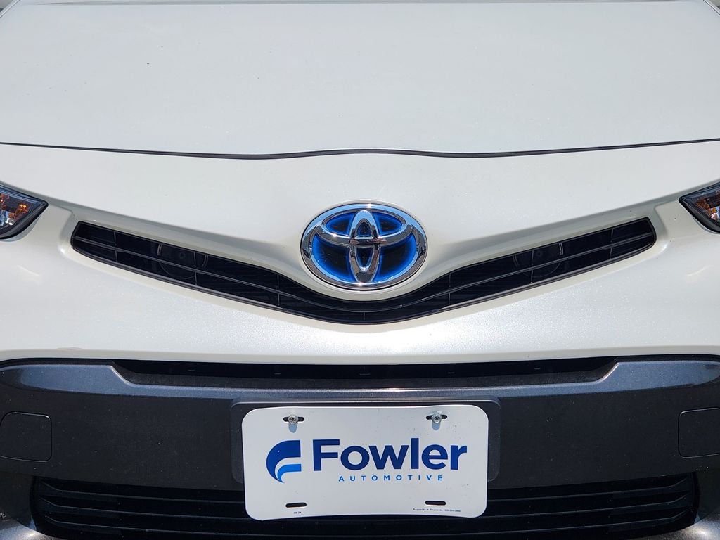 2016 Toyota Prius v Three