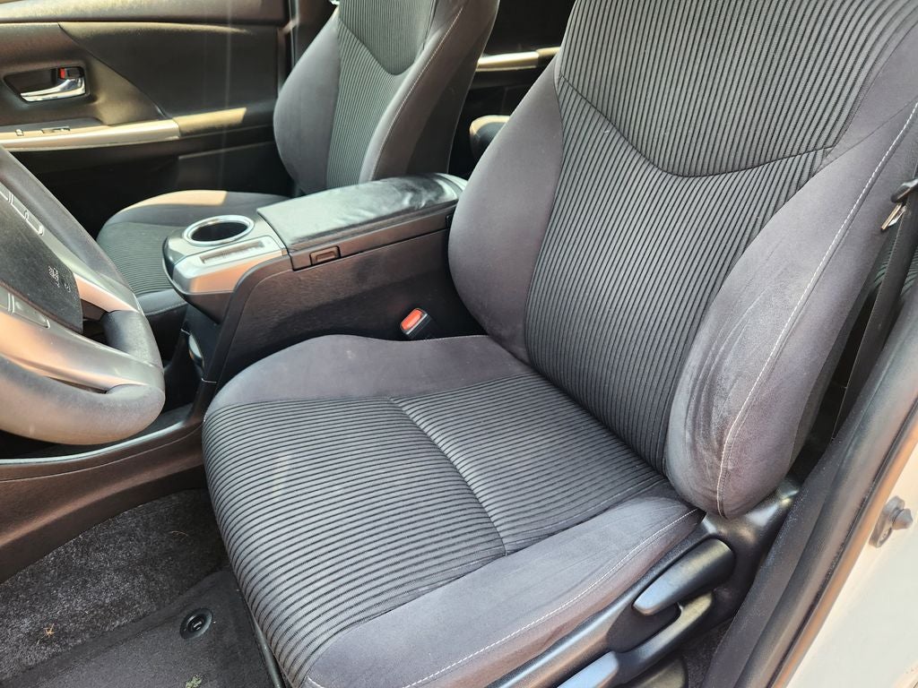 2016 Toyota Prius v Three