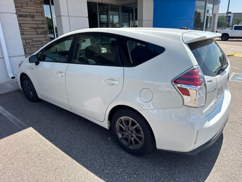 2016 Toyota Prius v Three
