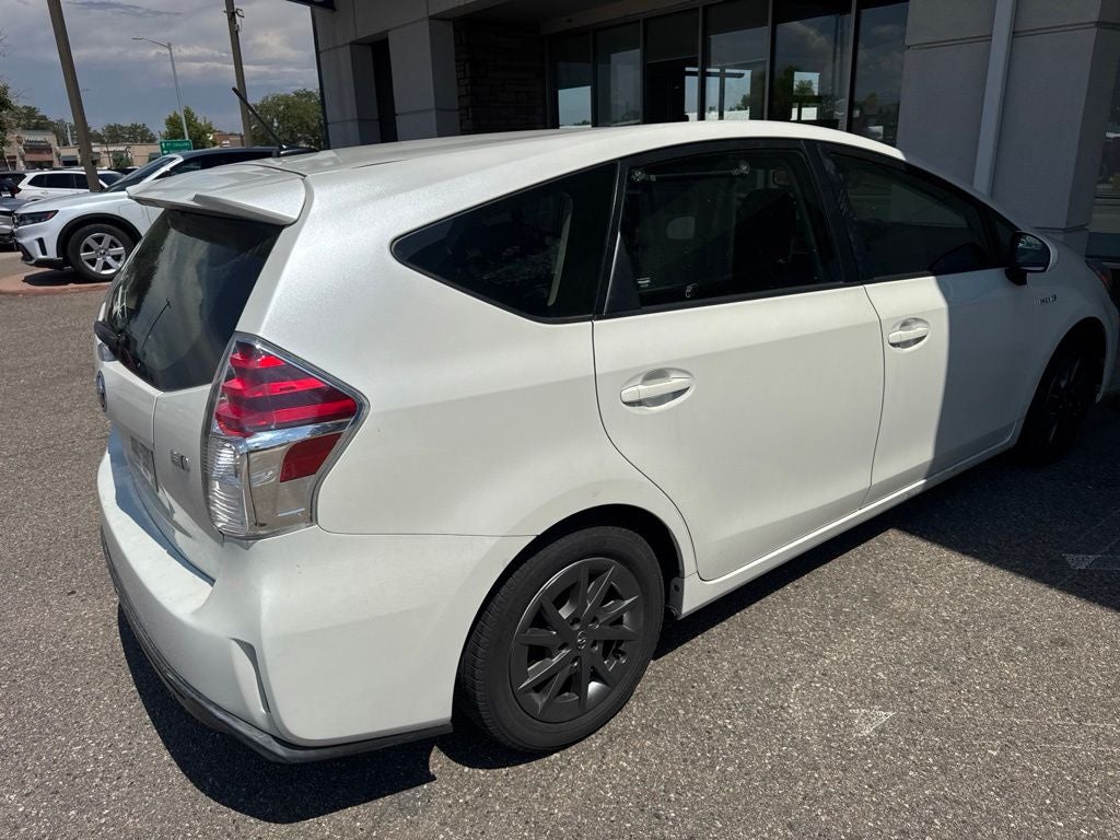 2016 Toyota Prius v Three