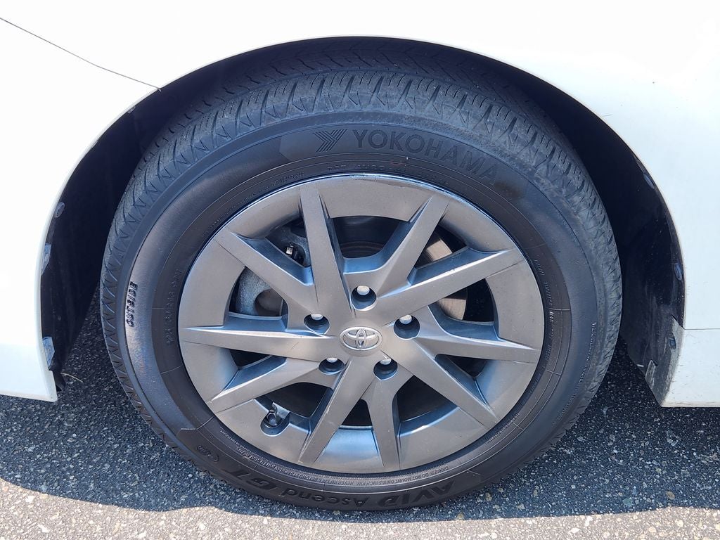 2016 Toyota Prius v Three
