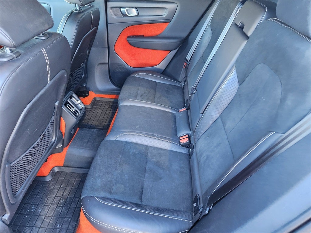 2020 Volvo XC40 R-Design