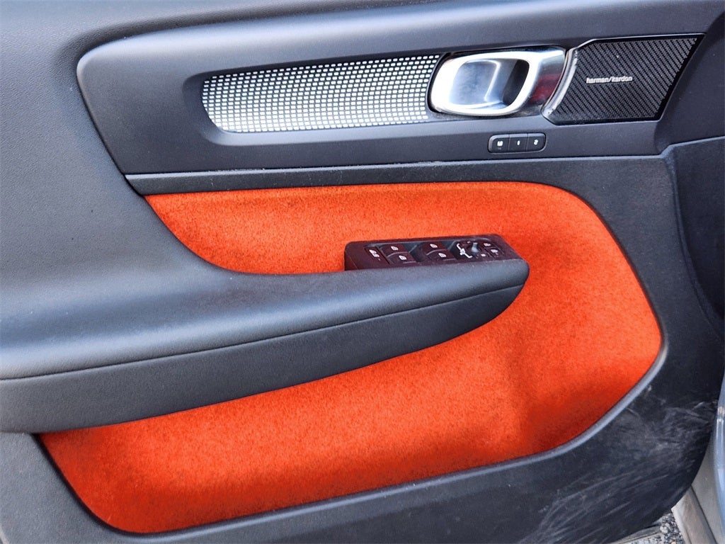 2020 Volvo XC40 R-Design