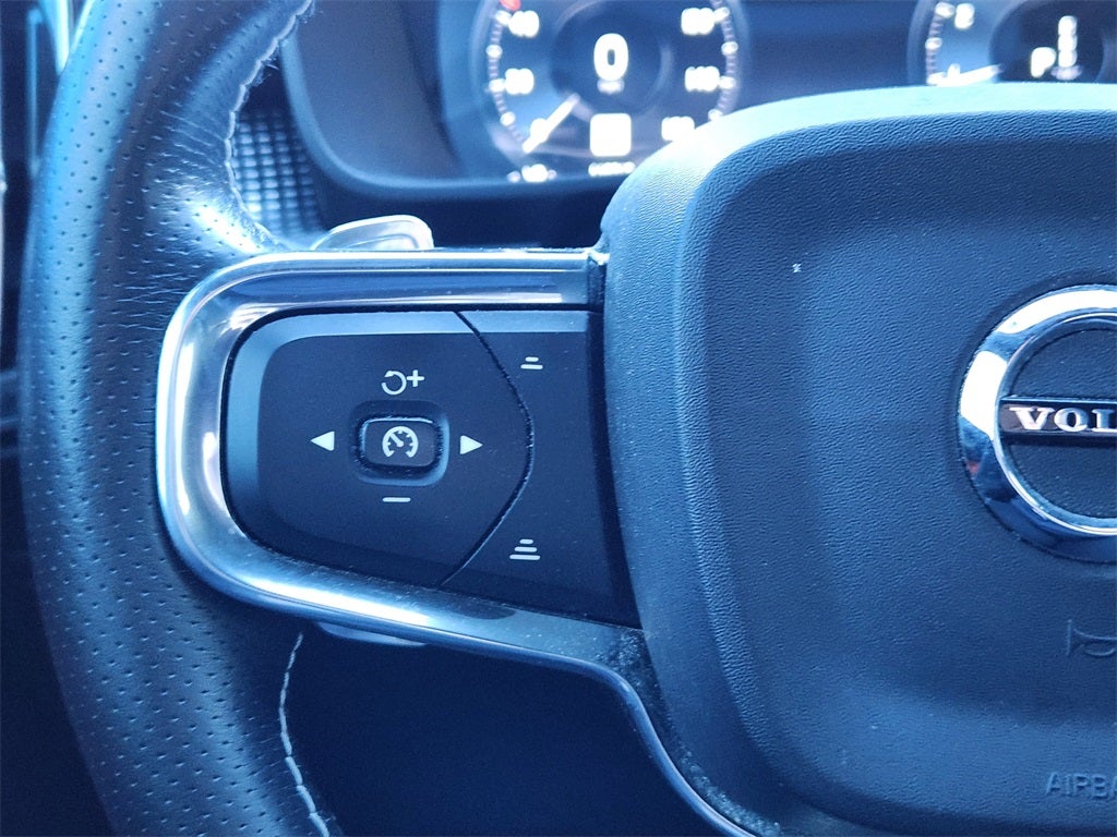 2020 Volvo XC40 R-Design