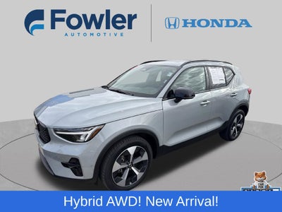 2025 Volvo XC40 B5 Plus Dark Theme