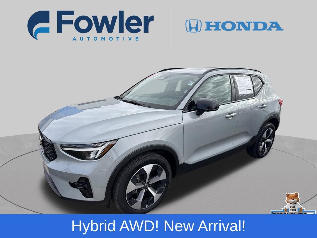 2025 Volvo XC40 B5 Plus Dark Theme