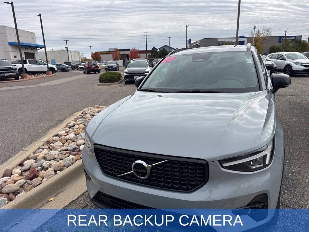 2025 Volvo XC40 B5 Plus Dark Theme