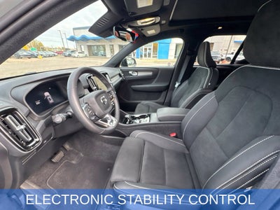 2025 Volvo XC40 B5 Plus Dark Theme